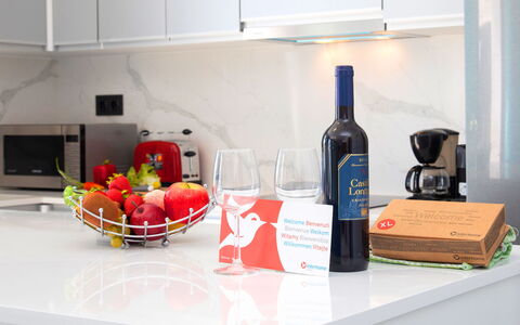 Estrella Azul: Essen, Tabelle, Flasche, Geschirr, Drinkware, Küchengerät, Wein, Barware, Glasflasche