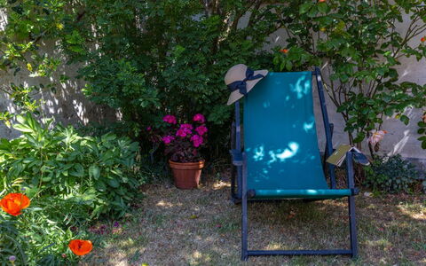 Merete - 50M from the Sea: Dach, Haus, Zuhause, Hütte, Abstellgleis, Estate, Auffahrt, Gartenbauten, Garten, Schuppen