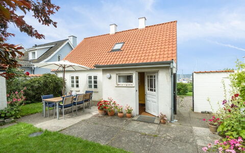 Merete - 50M from the Sea: Dach, Haus, Zuhause, Hütte, Abstellgleis, Estate, Auffahrt, Gartenbauten, Garten, Schuppen