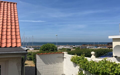 Merete - 50M from the Sea: Dach, Haus, Zuhause, Hütte, Abstellgleis, Estate, Auffahrt, Gartenbauten, Garten, Schuppen