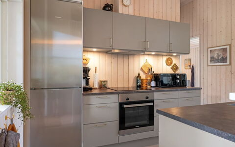Annvy - 400M from the Sea: Küche, Küchengerät, Countertop, Flooring, Cabinetry, Major Appliance, Holz, Interior Design, Möbel, Fussboden