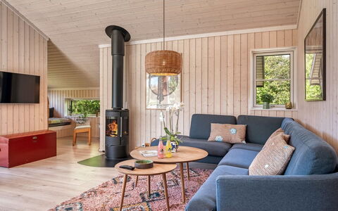 Annvy - 400M from the Sea: Holz, Flooring, Fussboden, Möbel, Interior Design, Wohnzimmer, Zuhause, Holzbeize, Hartholz, Zimmer