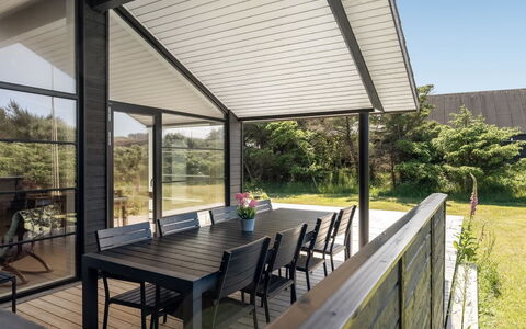 Annvy - 400M from the Sea: Holz, Veranda, Deck, Verbundwerkstoff, Schatten, Tür, Decke, Hartholz, Glas, Outdoor Struktur