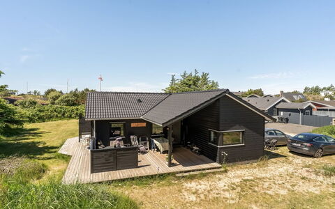 Annvy - 400M from the Sea: Dach, Haus, Hütte, Abstellgleis, Zuhause, Gartenbauten, Schuppen, Garten, Auffahrt, Veranda