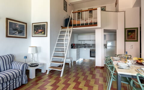 Argentarola House, Porto Santo Stefano, Seaview An: Möbel, Bilderrahmen, Tabelle, Holz, Gebäude, Stuhl, Flooring, Die Architektur, Fussboden, Wohnzimmer