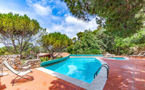 Argentarola House, Porto Santo Stefano, Seaview An: Wasser, Eigentum, Himmel, Schwimmbad, Pflanze, Wolke, Azurblau, Gartenmöbel, Schatten, Baum