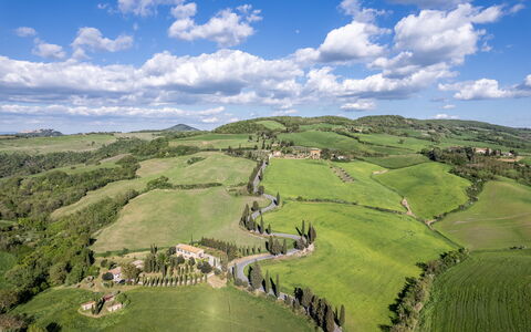 Monticchiello Apartment With Garden, Wifi, Pienza,: Wolke, Himmel, Natürliche Landschaft, Berg, Grundstueck, Hochland, Terrain, Kumulus, Gras, Landschaft
