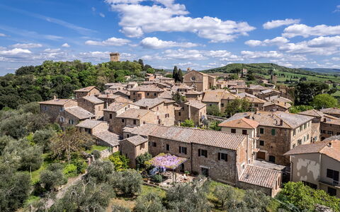 Monticchiello Apartment With Garden, Wifi, Pienza,: Wolke, Himmel, Pflanze, Gebäude, Daytime, Baum, Haus, Fenster, Natürliche Landschaft, Landschaft
