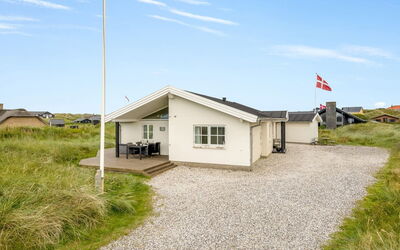 Elfi - 700M from the Sea