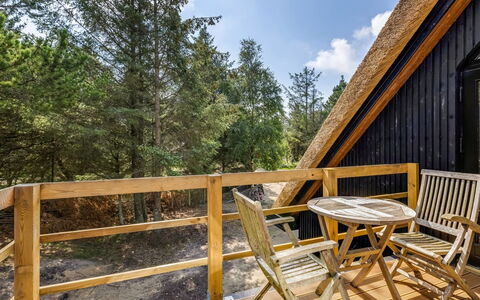 Hejdie - 750M from the Sea: Decke, Flooring, Interior Design, Fussboden, Verbundwerkstoff, Möbel, Resort, Hotel, Design, Daylighting