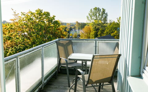 Zinnowitz 103: Himmel, Daytime, Gebäude, Stuhl, Tabelle, Baum, Schatten, Die Architektur, Interior Design, Gartenmöbel