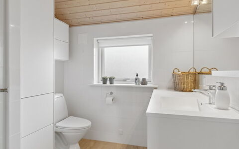 Yvette - 150M from the Sea: Armatur, Flooring, Wand, Fussboden, Interior Design, Badezimmer, Sinken, Holz, Bad Sink, Badezimmerschrank