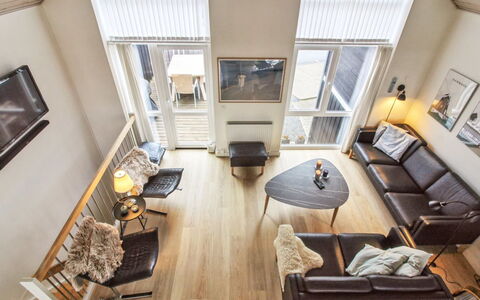 Thyra - 700M from the Sea: Möbel, Interior Design, Flooring, Couch, Fussboden, Holz, Wohnzimmer, Decke, Holzboden, Wohnung