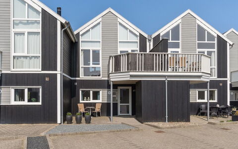 Thyra - 700M from the Sea: Möbel, Couch, Interior Design, Flooring, Wohnzimmer, Fussboden, Dekokissen, Zimmer, Kissen