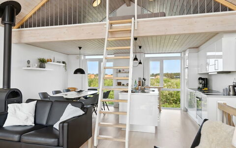 Thyra - 700M from the Sea: Holz, Hütte, Wohnzimmer, Hartholz, Stuhl, Design, Holzbeize, Holzboden, Zimmerpflanze