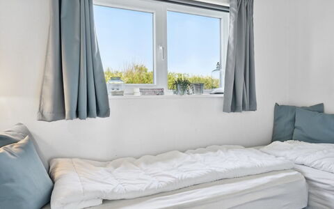 Thyra - 700M from the Sea: Interior Design, Bett, Schlafzimmer, Bettdecke, Bedding, Linens, Fussboden, Möbel, Decke, Zimmer