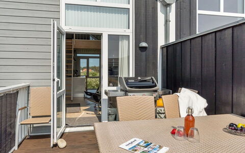 Thyra - 700M from the Sea: Holz, Tür, Hartholz, Holzbeize, Planke, Aluminium, Schatten, Design, Deck, Balkon
