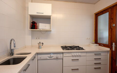 Zodiak: Spüle, Cabinetry, Sinken, Eigentum, Gebäude, Countertop, Zapfhahn, Küche, Holz, Interior Design