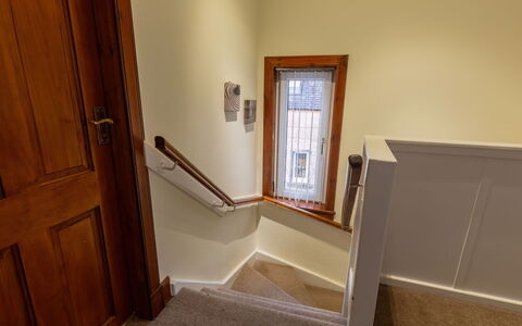 Beech: Fenster, Holz, Gebäude, Fussboden, Tür, Flooring, Holzbeize, Badewanne, Grundeigentum