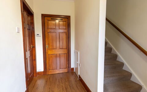 Beech: Eigentum, Tür, Gebäude, Holz, Farbe, Haus, Flooring, Fussboden, Holzbeize