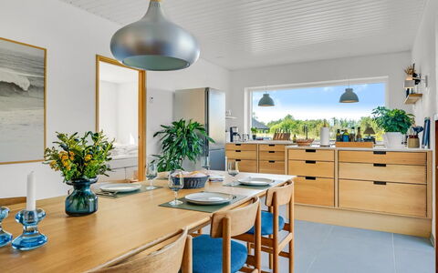 Yakari - 1Km from the Sea: Möbel, Interior Design, Holz, Küche, Countertop, Decke, Flooring, Cabinetry, Light Fixture, Tabelle