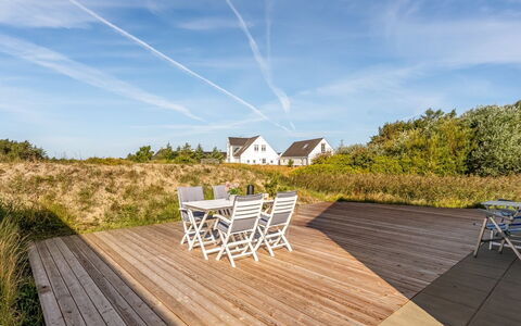 Yakari - 1Km from the Sea: Himmel, Blau, Holz, Horizont, Holzboden, Wolke, Planke, Promenade, Hartholz, Deck