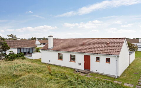 Werna - 900M from the Sea: Dachdecken, Hütte, Haus, Dach, Zuhause, Bauernhaus, Hütte, Estate, Dorf