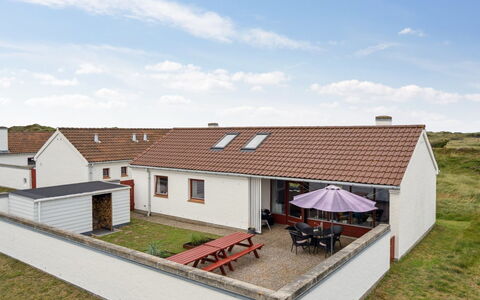 Werna - 900M from the Sea: Dachdecken, Hütte, Haus, Dach, Zuhause, Bauernhaus, Hütte, Estate, Dorf