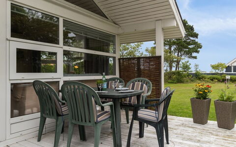 Akseline - 300M from the Sea: Holz, Zuhause, Veranda, Deck, Hartholz, Dach, Holzbeize, Holzboden, Eco Hotel