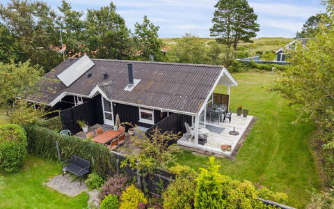 Akseline - 300M from the Sea: Holz, Zuhause, Veranda, Deck, Hartholz, Dach, Holzbeize, Holzboden, Eco Hotel