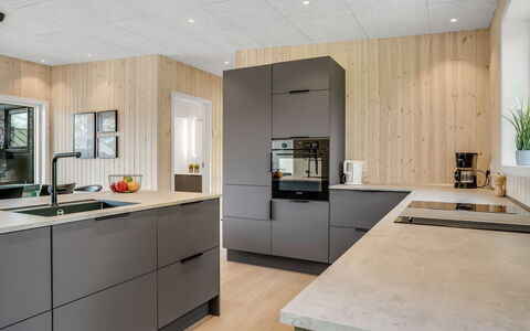 Florida - from the Sea: Küche, Flooring, Countertop, Möbel, Cabinetry, Holz, Küchengerät, Interior Design, Fussboden, Major Appliance