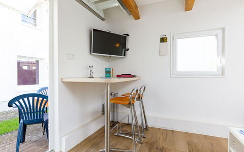 Hexenhäuschen: Möbel, Tabelle, Fenster, Gebäude, Holz, Die Architektur, Interior Design, Flooring, Fussboden, Wohnzimmer