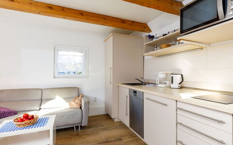 Hexenhäuschen: Cabinetry, Möbel, Eigentum, Countertop, Gebäude, Holz, Herd, Interior Design, Küchengerät, Schublade
