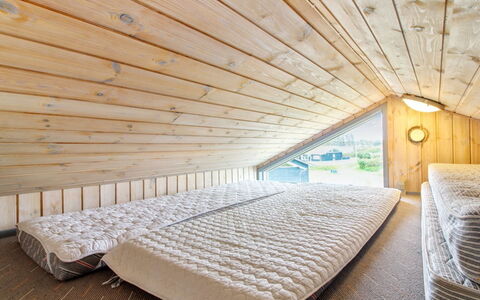 Dorit - 100M from the Sea: Decke, Flooring, Interior Design, Fussboden, Verbundwerkstoff, Möbel, Resort, Hotel, Design, Daylighting