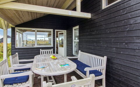 Dorit - 100M from the Sea: Decke, Flooring, Interior Design, Fussboden, Verbundwerkstoff, Möbel, Resort, Hotel, Design, Daylighting