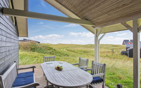 Dorit - 100M from the Sea: Decke, Flooring, Interior Design, Fussboden, Verbundwerkstoff, Möbel, Resort, Hotel, Design, Daylighting