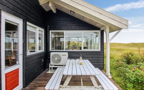 Dorit - 100M from the Sea: Decke, Flooring, Interior Design, Fussboden, Verbundwerkstoff, Möbel, Resort, Hotel, Design, Daylighting