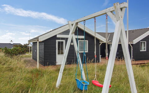 Dorit - 100M from the Sea: Decke, Flooring, Interior Design, Fussboden, Verbundwerkstoff, Möbel, Resort, Hotel, Design, Daylighting
