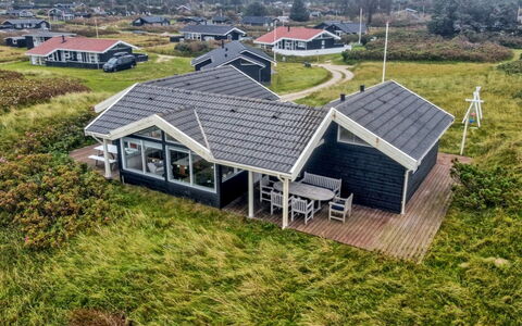 Dorit - 100M from the Sea: Decke, Flooring, Interior Design, Fussboden, Verbundwerkstoff, Möbel, Resort, Hotel, Design, Daylighting