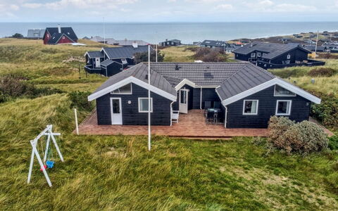 Dorit - 100M from the Sea: Decke, Flooring, Interior Design, Fussboden, Verbundwerkstoff, Möbel, Resort, Hotel, Design, Daylighting