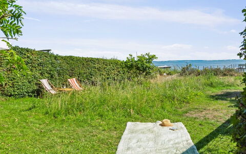 Snari - 10M from the Sea: Flooring, Wand, Fussboden, Interior Design, Holz, Decke, Holzboden, Beleuchtung, Möbel, Laminatboden
