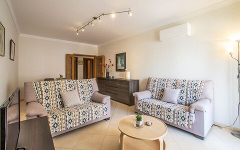 Sunny Beach Treasure: Couch, Möbel, Tabelle, Eigentum, Beleuchtung, Wohnzimmer, Interior Design, Dekoration, Flooring, Fussboden