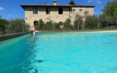Lina - Podere Ribatti - Casole D'elsa, Toscana: Wasser, Gebäude, Himmel, Pflanze, Schwimmbad, Natur, Baum, Freizeit, Haus, Wolke