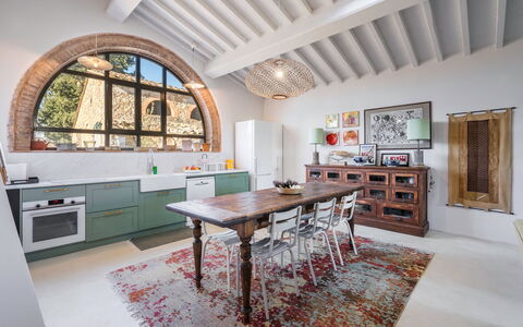 Alice - Podere Ribatti - Casole D'elsa, Toscana: Möbel, Eigentum, Tabelle, Cabinetry, Countertop, Holz, Gebäude, Küche, Schublade, Stuhl