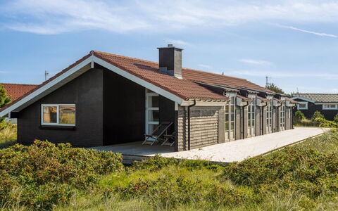 Blaguna - 600M from the Sea: Decke, Flooring, Interior Design, Fussboden, Verbundwerkstoff, Möbel, Resort, Hotel, Design, Daylighting