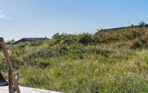 Blaguna - 600M from the Sea: Decke, Flooring, Interior Design, Fussboden, Verbundwerkstoff, Möbel, Resort, Hotel, Design, Daylighting