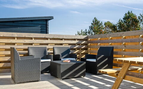 Blaguna - 600M from the Sea: Decke, Flooring, Interior Design, Fussboden, Verbundwerkstoff, Möbel, Resort, Hotel, Design, Daylighting
