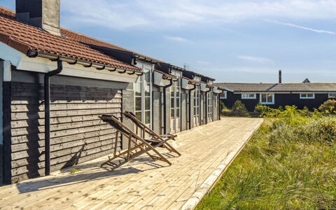 Blaguna - 600M from the Sea: Decke, Flooring, Interior Design, Fussboden, Verbundwerkstoff, Möbel, Resort, Hotel, Design, Daylighting