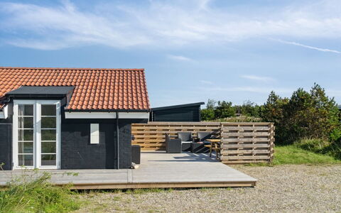 Blaguna - 600M from the Sea: Decke, Flooring, Interior Design, Fussboden, Verbundwerkstoff, Möbel, Resort, Hotel, Design, Daylighting
