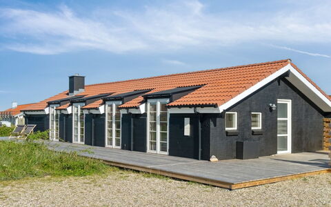 Blaguna - 600M from the Sea: Decke, Flooring, Interior Design, Fussboden, Verbundwerkstoff, Möbel, Resort, Hotel, Design, Daylighting